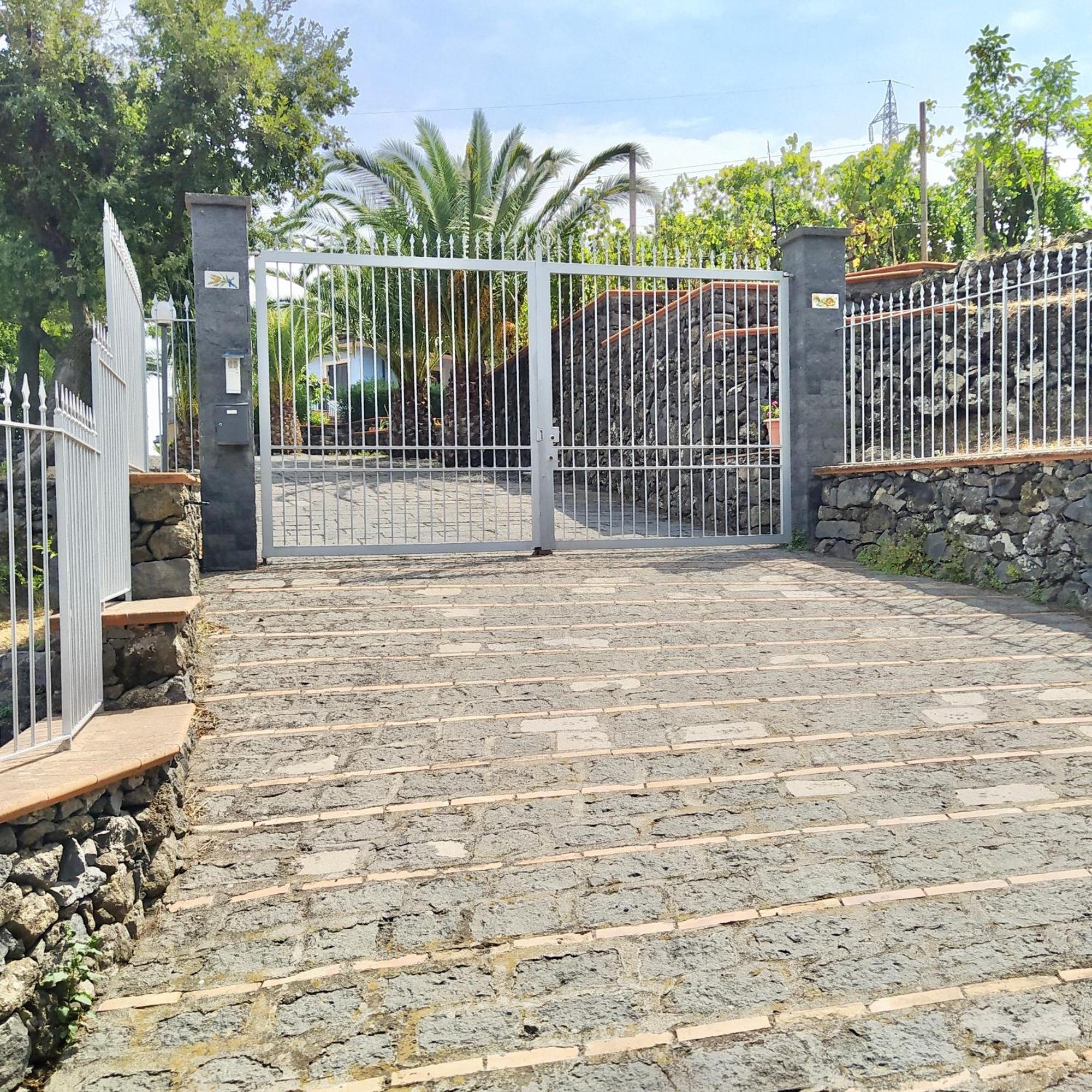 Villa Melany Casa Vacanza Piedimonte Etneo Buitenkant foto